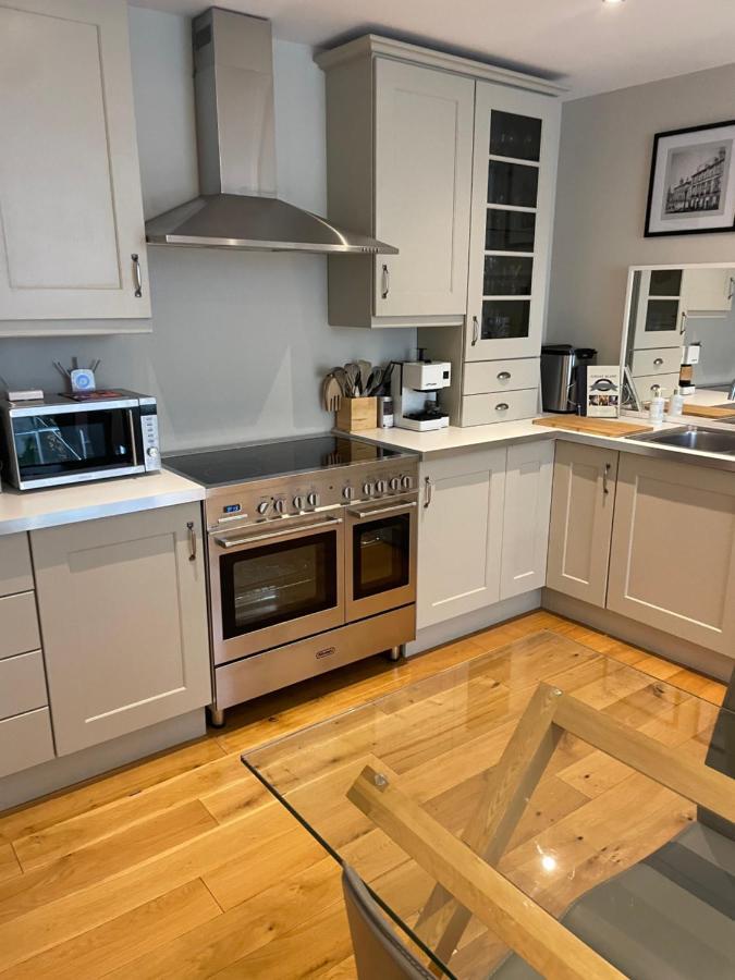 Chic 2b Centre Flat & Patio , Close To Castle Appartement